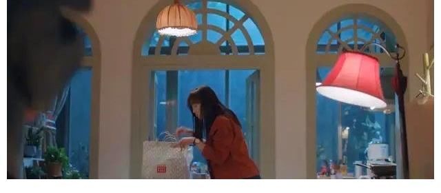 植入|她徹底出圈了