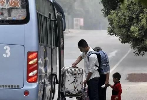 回家|“妈妈,你说要带我一起走的”,孩子把东西收拾好,妈妈却先走了