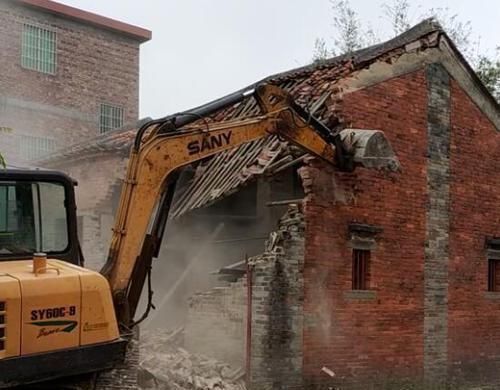 浅灰色|打工仔回农村18万建房、8万装修,12米宽的大门被邻居们指指点点