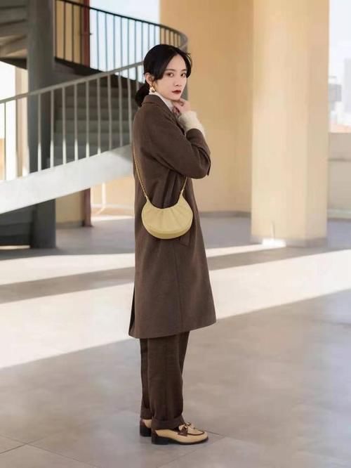 穿搭掌握这4种“色彩组合”，高级洋气显气色，精致女人都爱