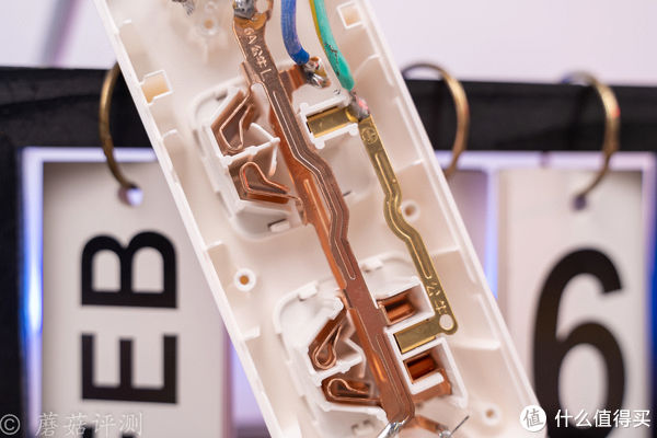 蘑菇|蘑菇玩家居 篇十六：想装空调却没预留插座？公牛10A转16A定制延长插座可解