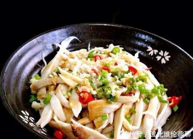 美食推荐:开胃蕨根粉、糖醋小排、手撕杏鲍菇、隔水蒸鸡的做法