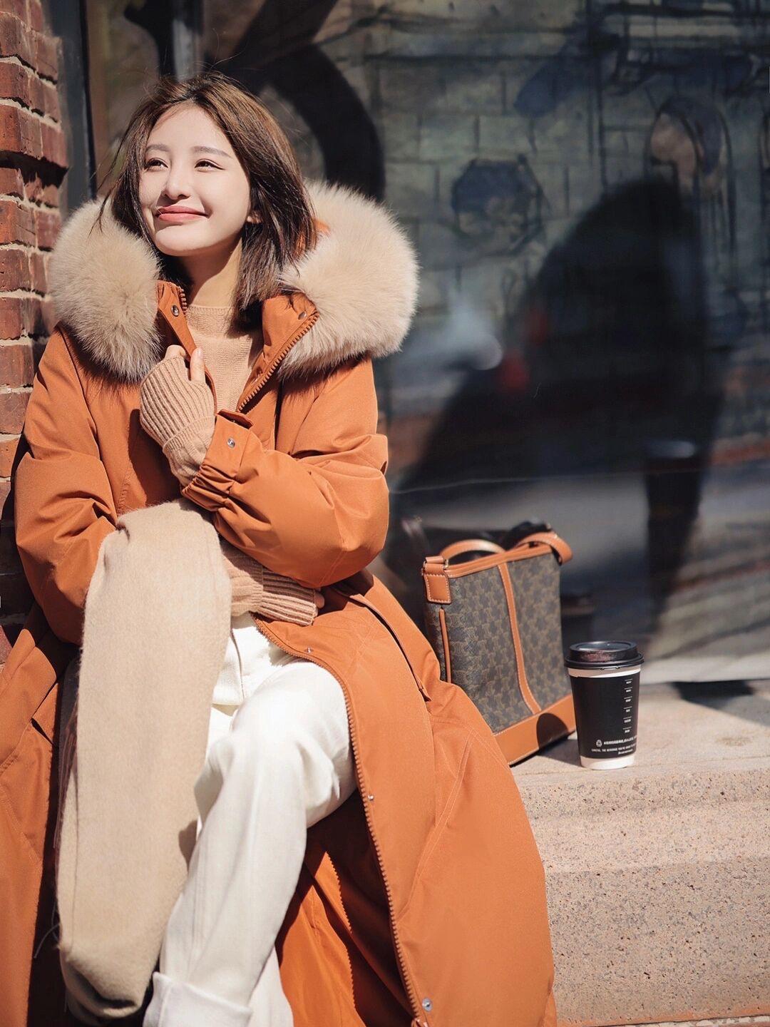 博主|“毛领羽绒服”才是最保暖的单品,软糯温柔又舒适,美得高级