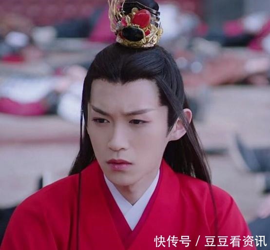 慕容离烽火淬就美人,美不在那一身的颜色,而是那永不褪色的风华