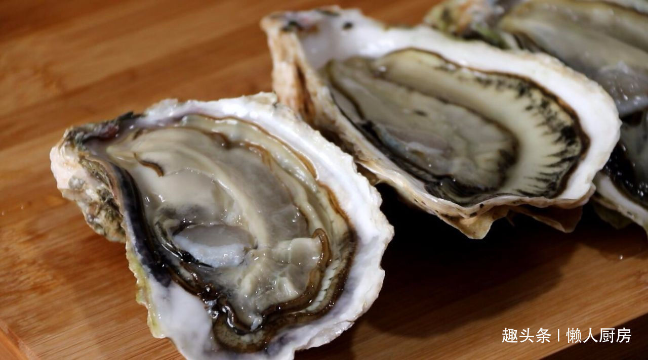 烤生蚝好不好吃全在酱汁,教你调一碗秘制酱料,比烧烤店的好吃