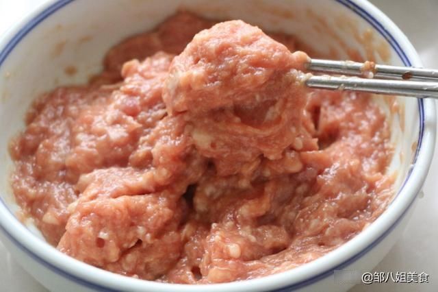料酒|肉馅怎么调才能鲜香无腥？谨记3点，肉馅鲜嫩多汁，喷香好吃