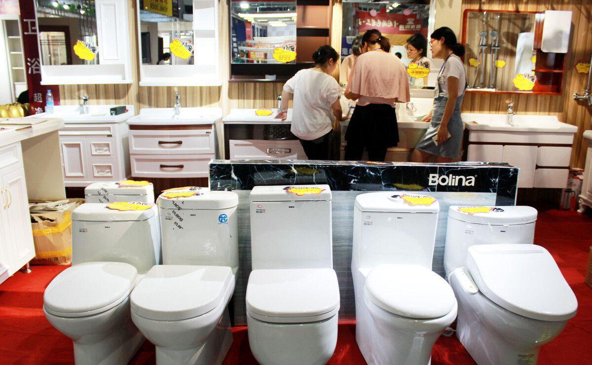 坑距|马桶销售:马桶,别买太贵的,选对这几个方面,买500元的就够用