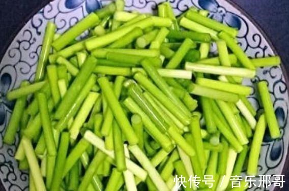 腊肉|吃肉不如多吃这个菜,5元一把,隔几天吃一次,还能给身体杀杀菌