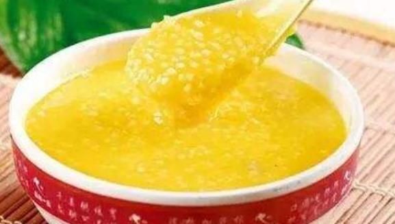 糖尿病患者喝小米粥，对身体是好是坏？奉劝：这样的小米粥少喝