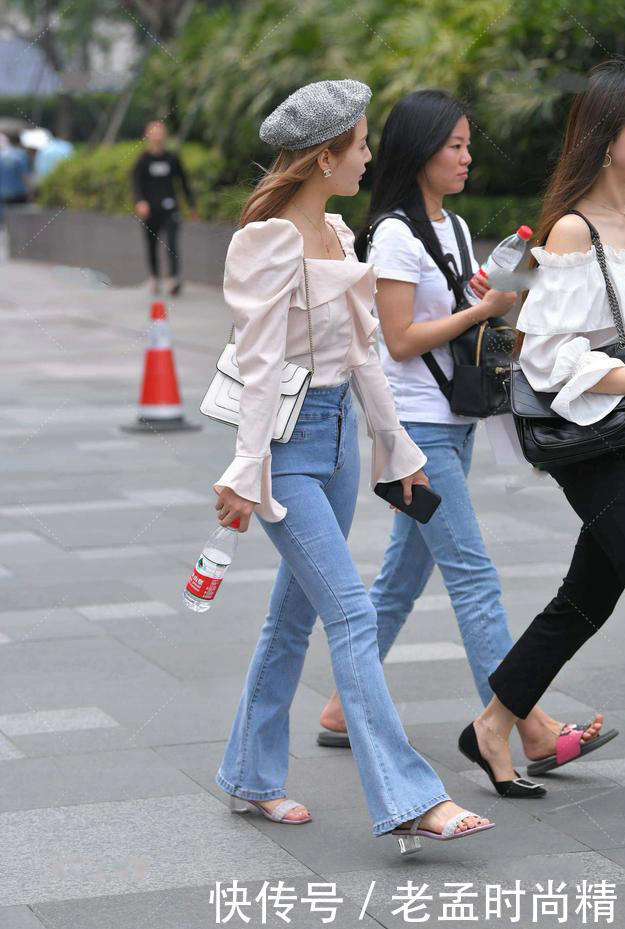 上衣|街拍:花边上衣搭配牛仔裤,让你瞬间与众不同