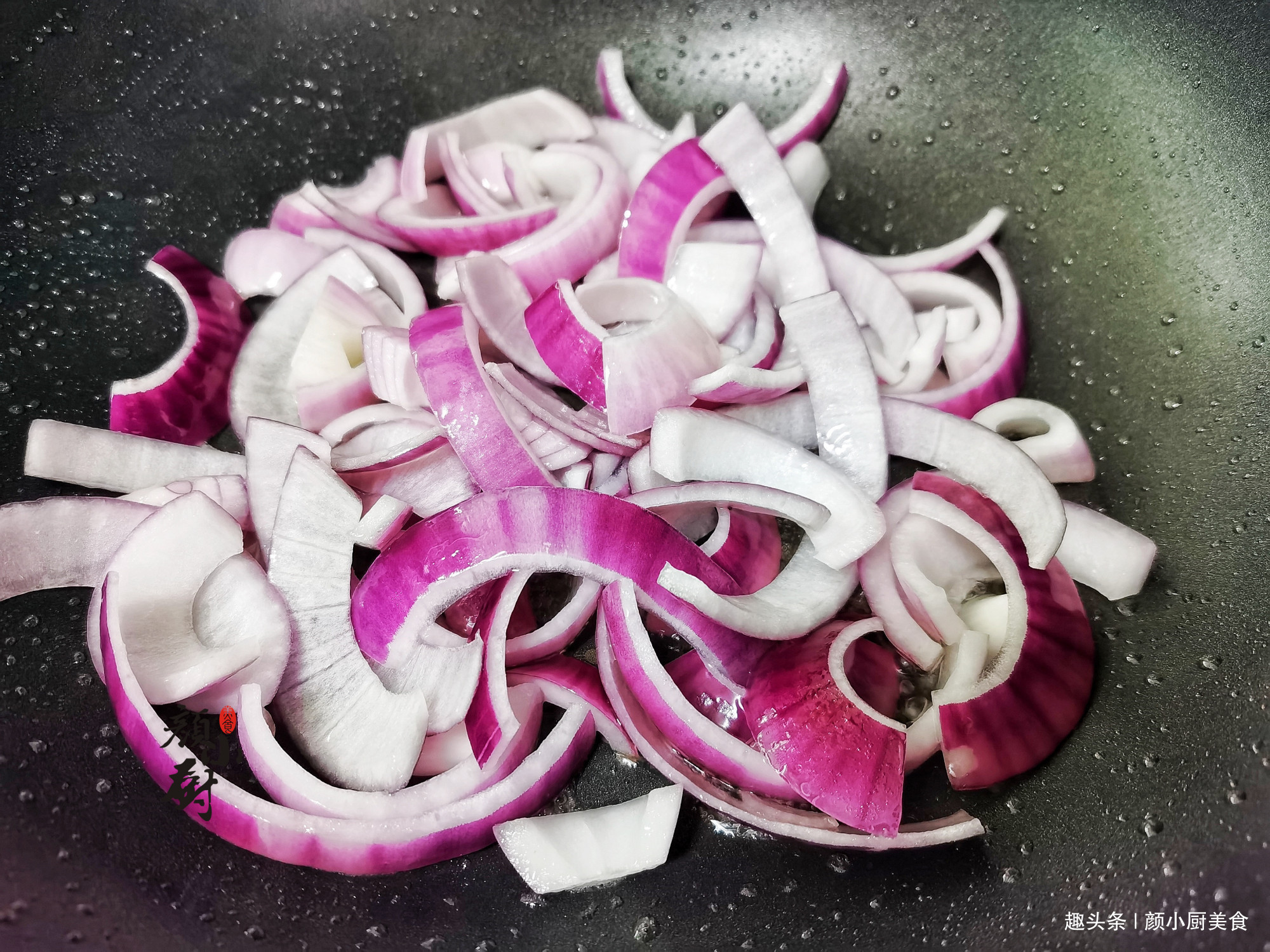 炒牛肉时，万万不可直接下锅就炒，多加这一步，牛肉鲜嫩更好吃