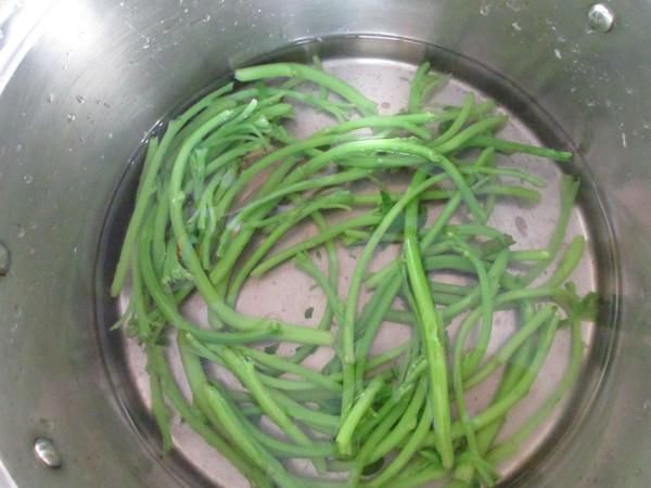 蔬菜中“补铁王”被发现,铁是菠菜6倍,女性常吃,补血又护眼