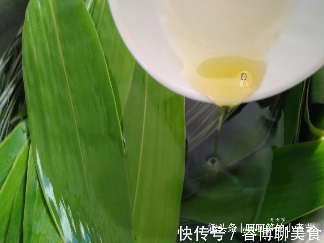 香菇|端午节将至,教你做鲜香味美的咸蛋黄肉粽,软糯诱人,吃了还想吃