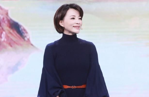 央视|央视综艺主持人发展方向出现分叉口,董卿是代表,另一代表被遗忘