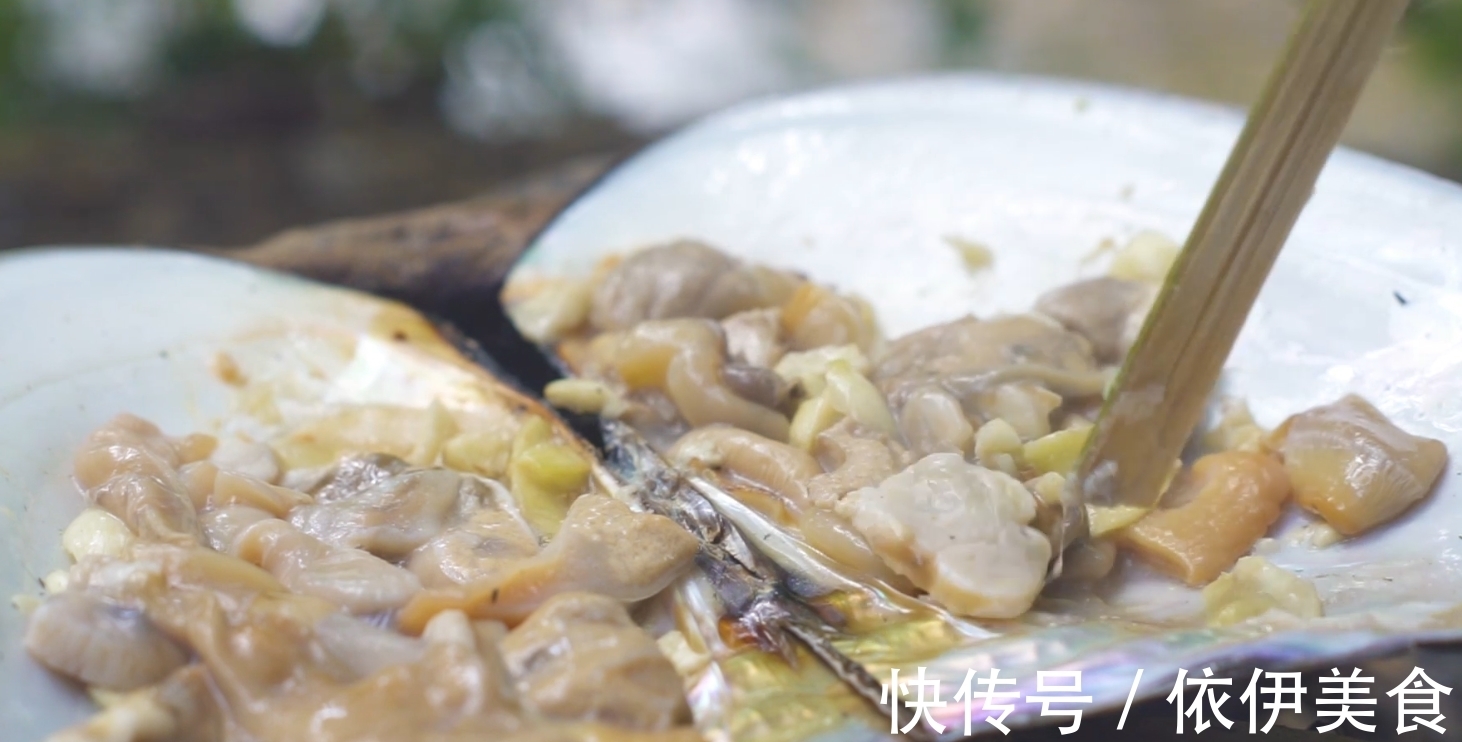 切成块状|野外爆炒大河蚌，肉嫩肥美，飘香十里，让人直流口水！