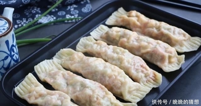 天热别蒸包子，教你懒人吃法，卷一卷8分钟出锅，早餐上桌准吃光