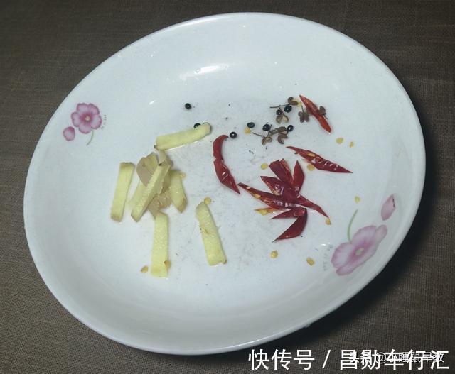 厨友们|家常醋溜白菜怎么做最好吃?掌握这三个窍门,脆嫩鲜香,美味下饭