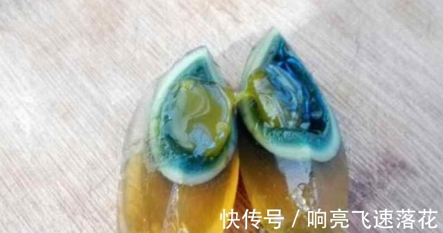 待客|皮蛋别再凉拌着吃了,这样做口感香嫩爽滑,待客超有面子!