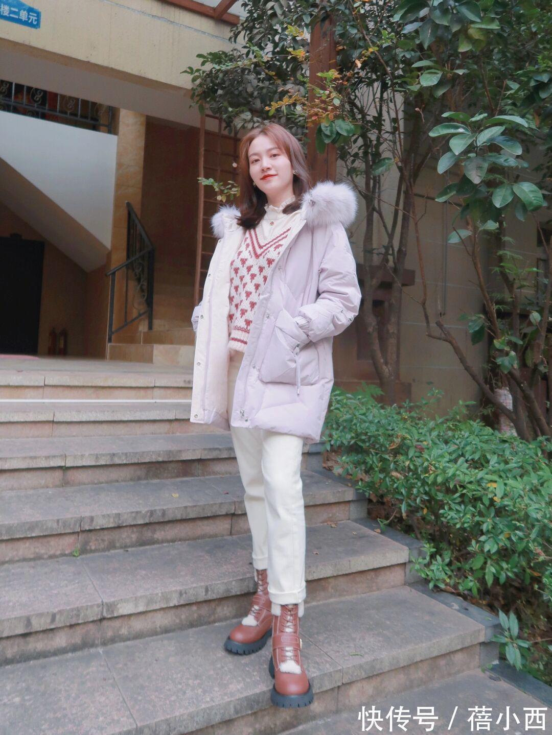 毛衣|冬季要靠“羽绒服”打造时尚感,选这4个款来穿搭,高级又显气质