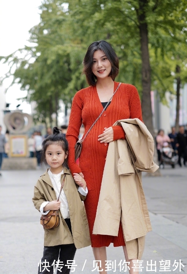 杭州辣妈眼光真棒,和女儿穿亲子装出门好时髦,每一套都值得借鉴