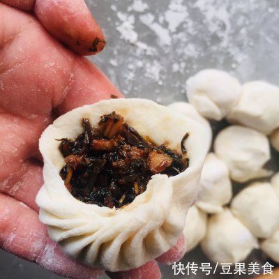 大厨|跟饭店大厨学的梅干菜生煎包的做法，果然好吃到没朋友