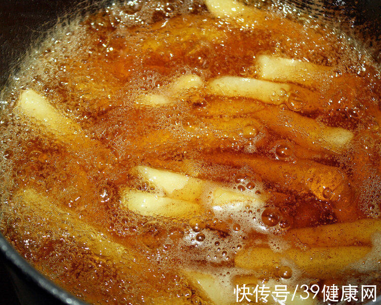 抹布|一家四口全患癌!4个易致癌的做菜习惯,不少家庭都有