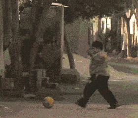 |搞笑GIF:妹子,佩服佩服,这都可以过来啊