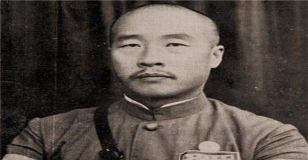 要扮|这个军阀明明是武夫,偏偏要扮青天,闹出大笑话