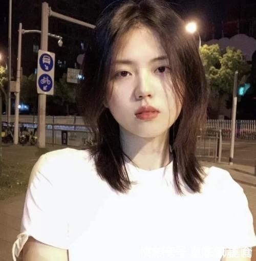 小姐姐 大圆脸“发型避雷”:齐刘海土气显脸大,大波浪让脖子更短