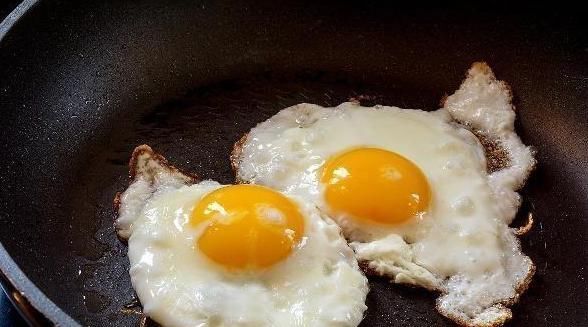 菠菜|鸡蛋和一物“天生搭档”,每天常吃或能让眼睛明亮,头脑更灵活