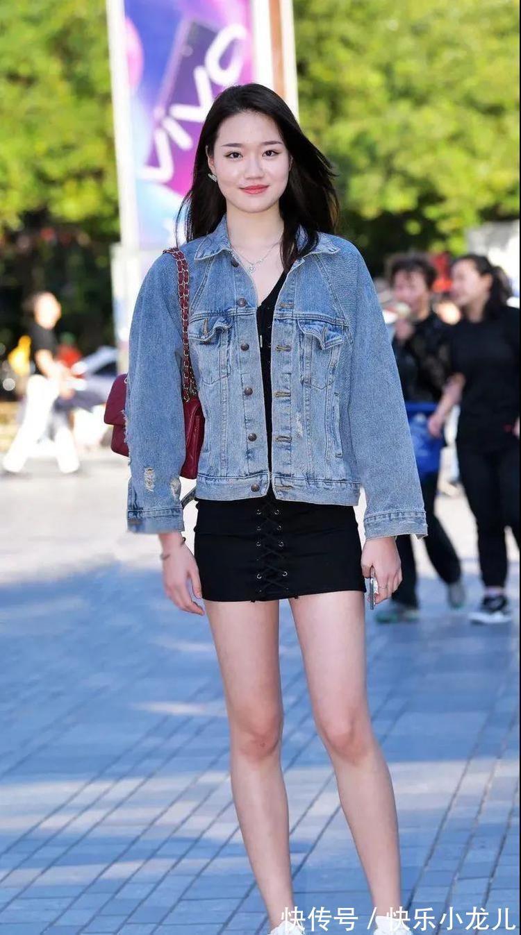 修身裙|牛仔外套配修身裙，一样清新脱俗，帅气又美丽