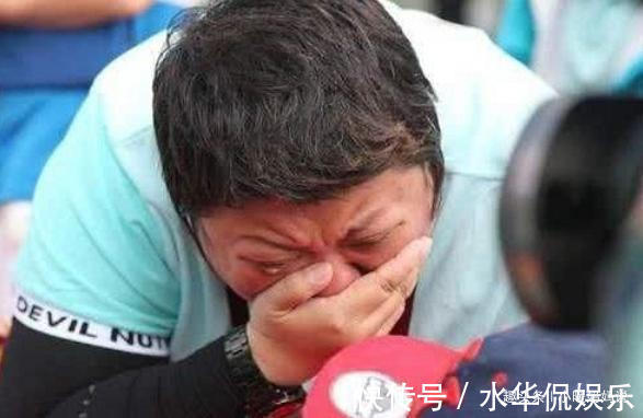 母爱|9张让人潸然泪下的母爱照,妈妈实在是太伟大了,看一次哭一次