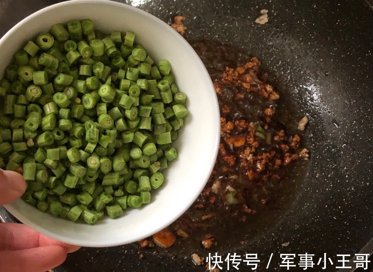 豆角肉沫汤面,味道鲜美,吃了之后胃暖暖的