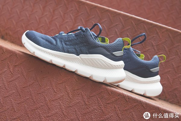 鞋底|跑起来不用太贵的装备，初跑者的入门选择——FREETIE城市轻跑鞋2