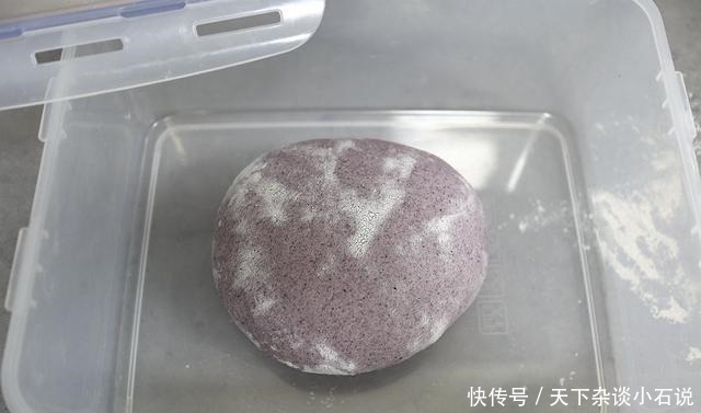  只用4种材料做欧包，口感颜值招人爱，外脆内软微咸，都能开店了