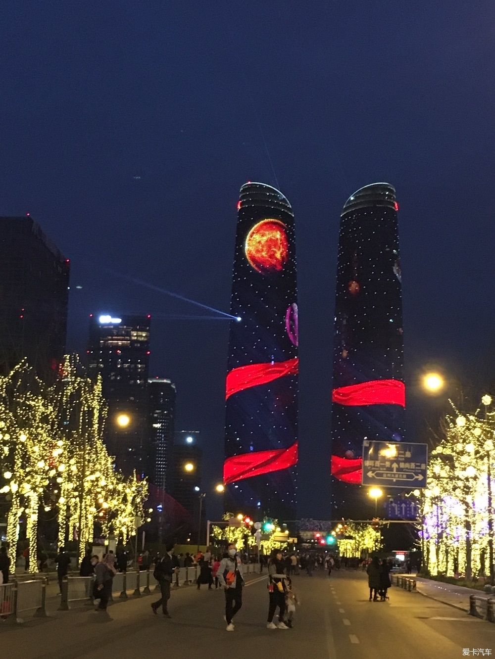 沙滩|游公园，骑单车逛成都，打卡最炫双子塔灯光秀