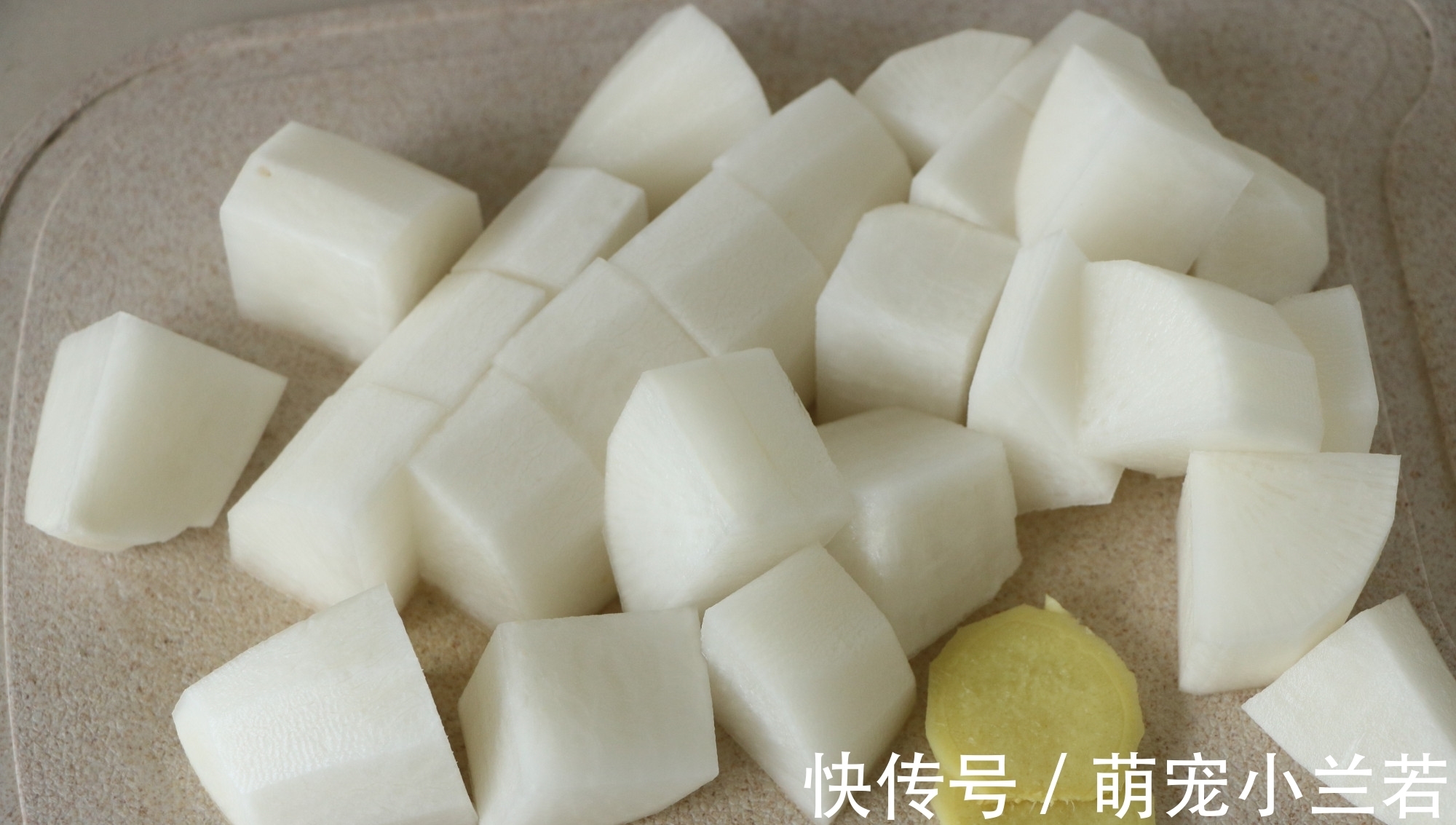 入冬以后，一定要喝的萝卜汤，清香美味，营养又便宜，百吃不腻