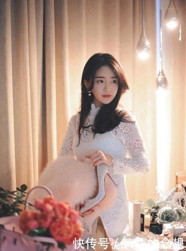 平跟鞋 穿高跟鞋和穿平跟鞋的女人,能从鞋子上折射出她们内心世界