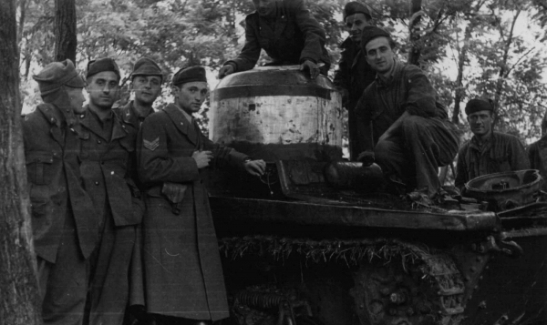 斯大林|苏军唯一不接受投降的德军部队,只因他们残忍杀害一名女游击队员