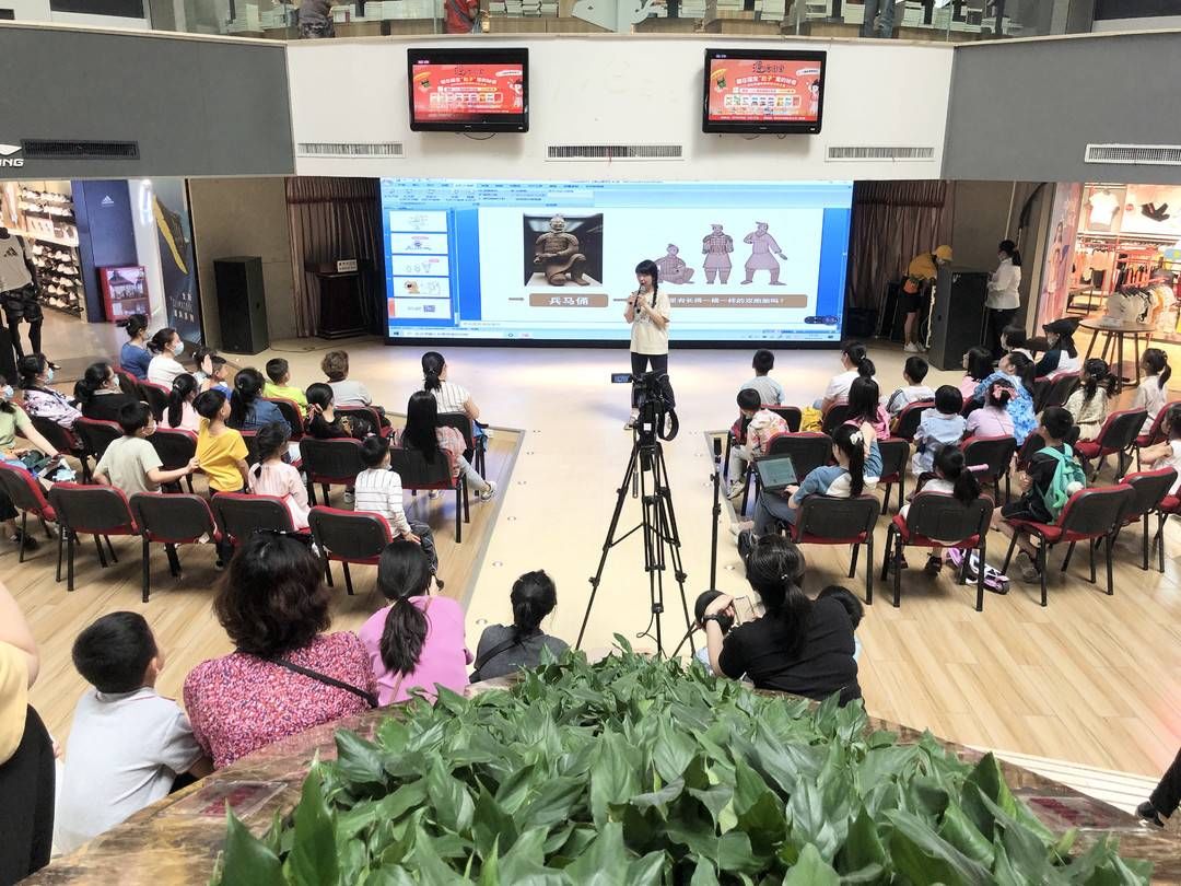 贾湖骨笛|国际博物馆日丨“漫画国宝”的插画师杜莹,到书店为孩子们“解密”国宝