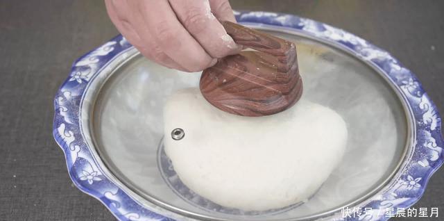 少许食盐|萝卜馅的饺子这样做,营养开胃又鲜嫩