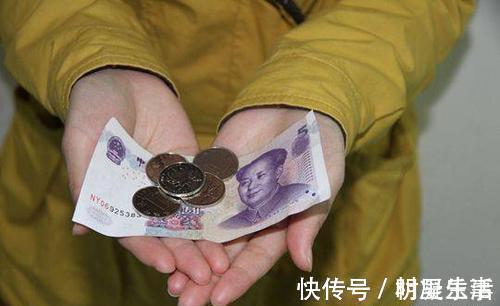 父母|妈妈每天给孩子5元零花钱,2个月后存钱罐竟有5万元,令宝妈不解