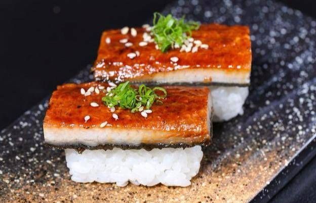 日本推出可以喝的饭团,外包装像吸吸果冻,网友模仿我国八宝粥