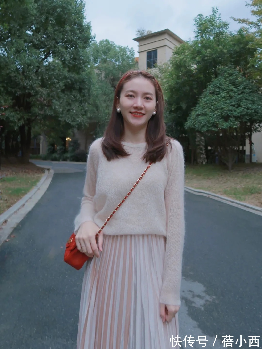 优雅|建议多穿“毛衣”,搭配牛仔裤高级时髦,搭配半身裙优雅到骨子里