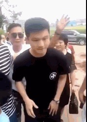 东京奥运|樊振东昔日返乡上热搜!村民放炮欢迎,东哥紧张,弯腰向长辈握手