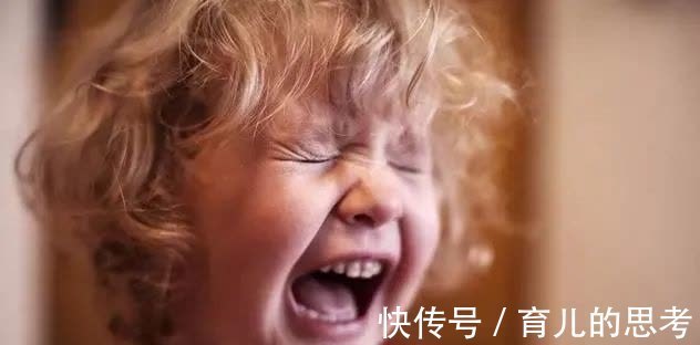 妈妈|为什么宝宝被骂哭后,还会伸手让妈妈抱?原因让人很心疼
