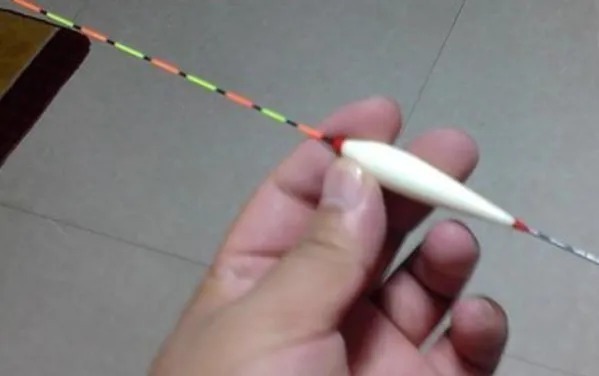 钓鱼用这两种饵时，好多人都把调漂搞错了，怪不得不上鱼！