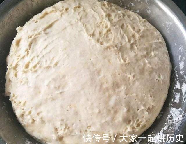 蒸馒头,光加酵母是错误的!偷偷加点它,馒头香软更好吃