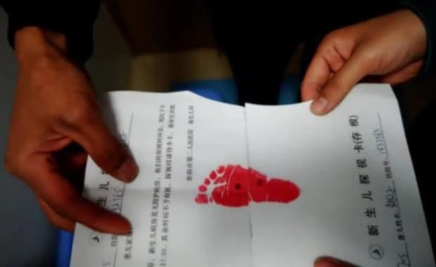 新生儿出生时,医院为何要留脚印?医生不会告诉你,但家长要知道