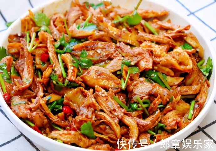 凉拌手撕鸡|隔三差五吃的一道凉拌菜,清爽可口,香辣下饭!肉质滑嫩,超营养